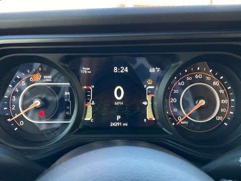 Used 2025 Jeep Wrangler Unlimited Rubicon w/ Convenience Group image 12