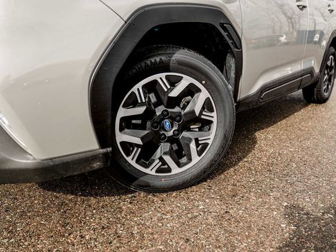 Used 2025 Subaru Forester Premium w/ Convenience Package #1 image 16