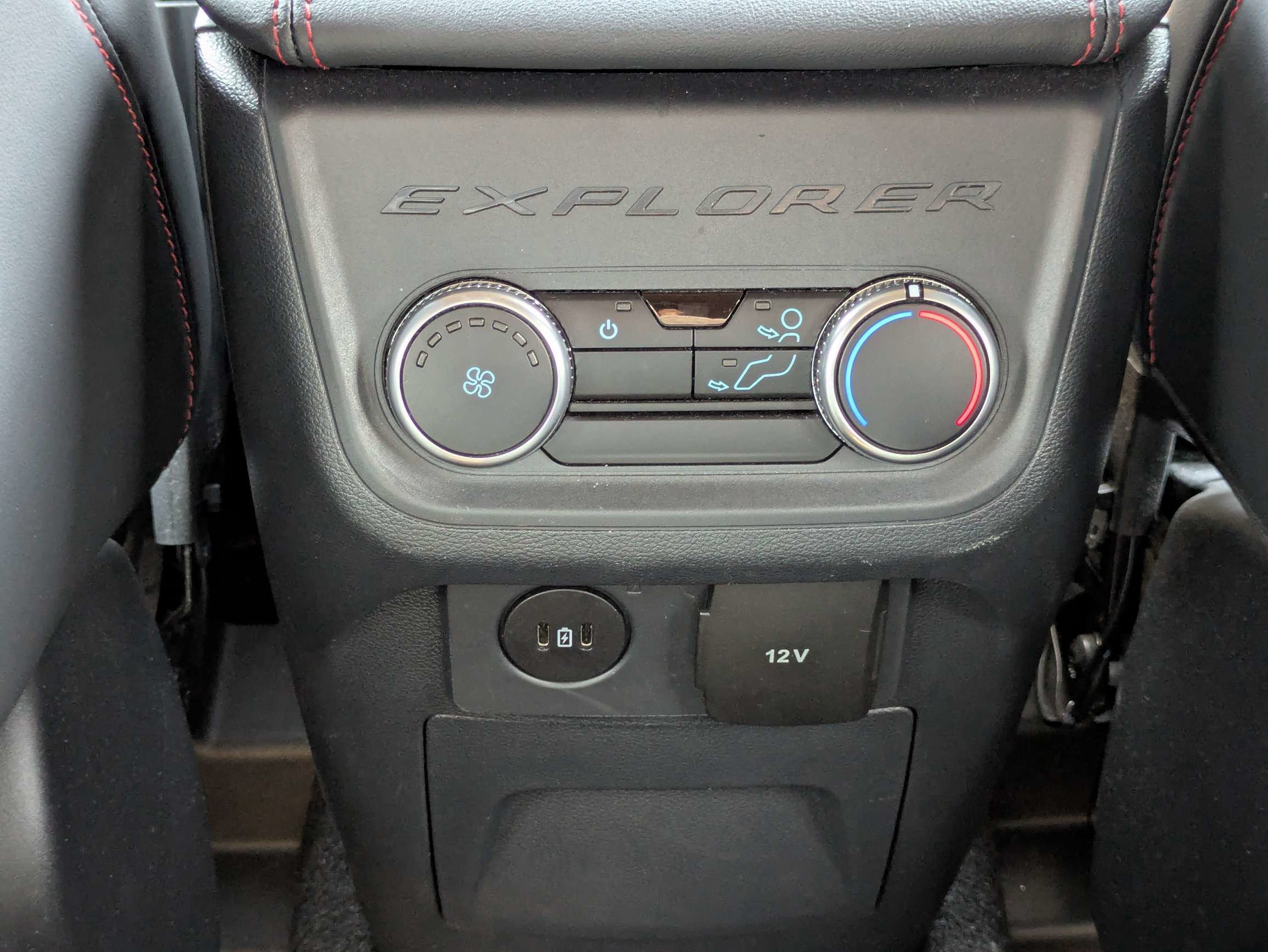 Used 2025 Ford Explorer ST-Line AWD/4WD image 35