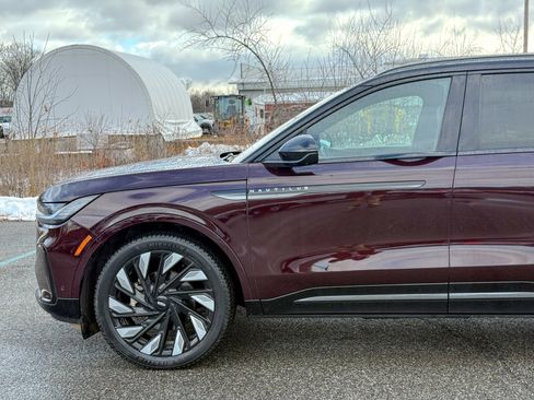 Certified 2024 Lincoln Nautilus Reserve w/ Equipment Group 202A image 9