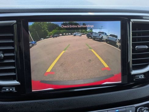 Used 2025 Chrysler Pacifica Select FWD image 12