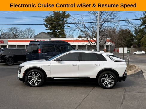 Used 2024 Cadillac Lyriq Tech AWD/4WD image 6