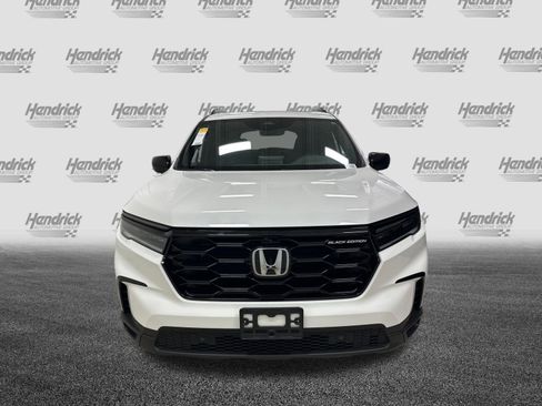 Used 2025 Honda Pilot Black Edition image 3