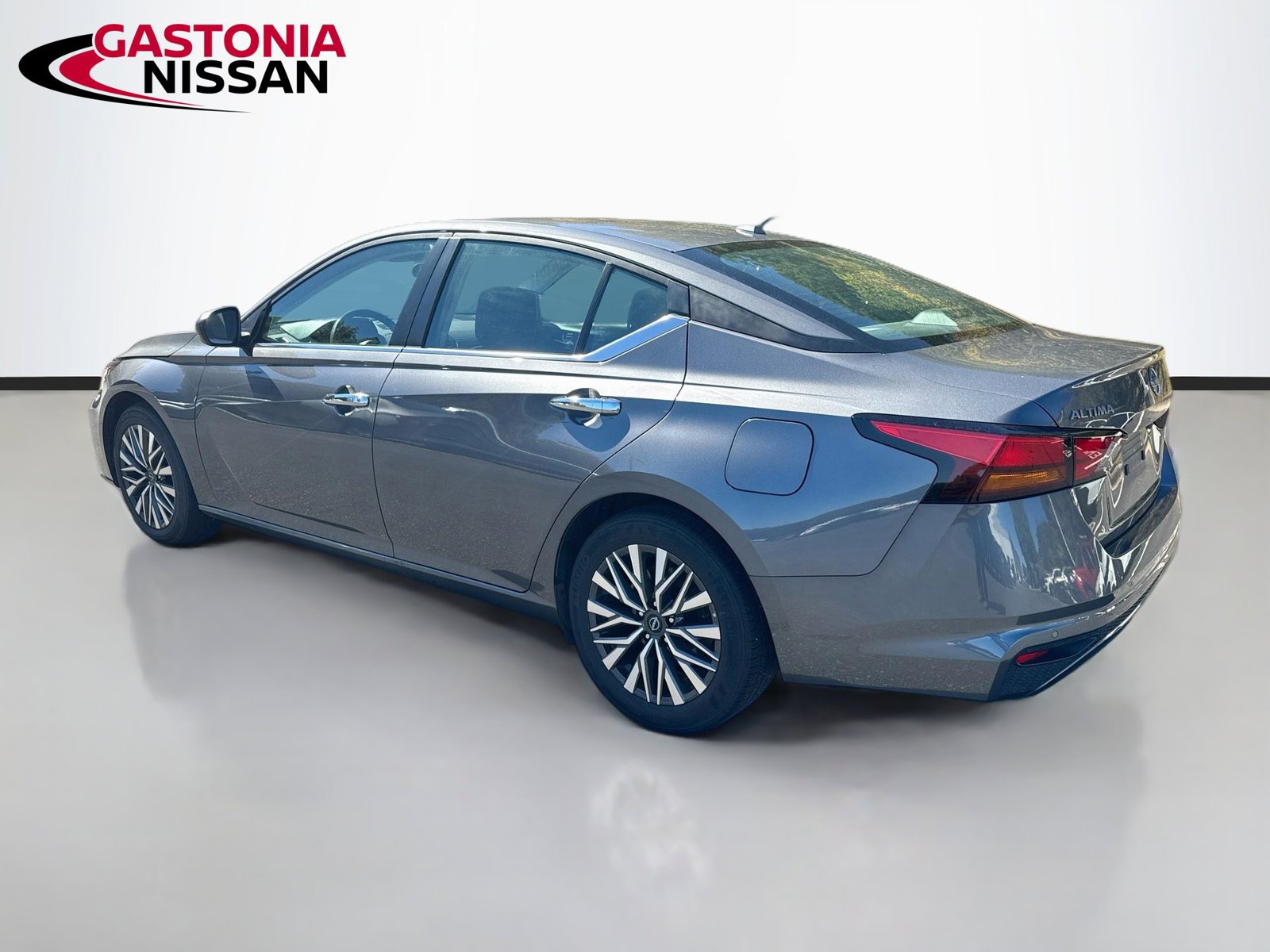 Used 2025 Nissan Altima 2.5 SV FWD image 6