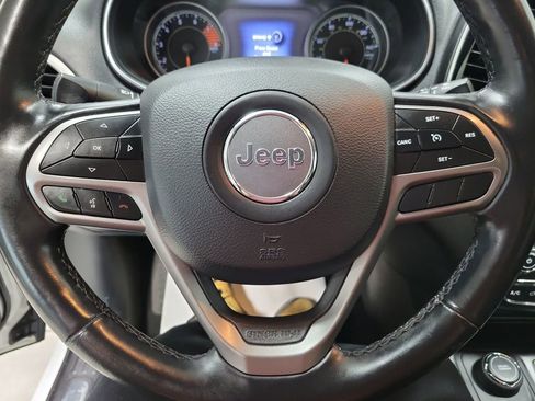 Used 2019 Jeep Cherokee Limited image 36