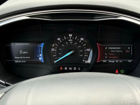 Used 2020 Ford Fusion SE FWD image 27