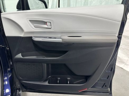 Used 2025 Toyota Sienna LE image 60