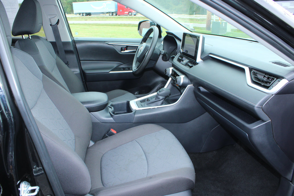 Used 2025 Toyota RAV4 XLE AWD/4WD image 29