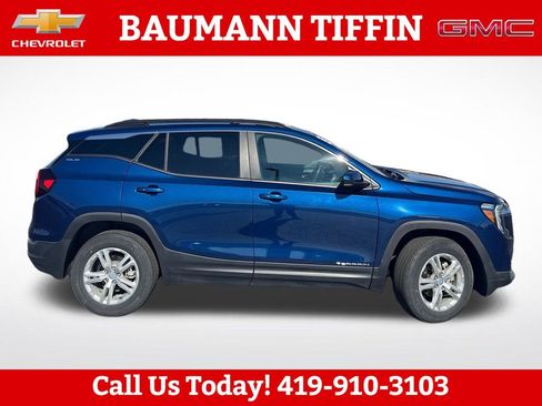 Used 2023 GMC Terrain SLE w/ Driver Convenience Package FWD image 2