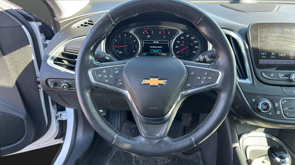 Used 2018 Chevrolet Malibu Premier w/ Premier Sun and Wheel Package FWD image 12
