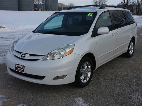 Used 2006 Toyota Sienna XLE image 2