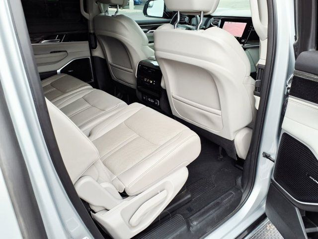 Used 2022 Jeep Wagoneer Series II AWD/4WD image 12