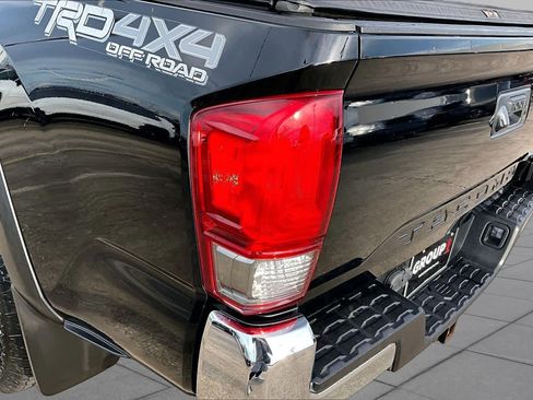 Used 2017 Toyota Tacoma TRD Off-Road w/ Tow Package AWD/4WD image 26