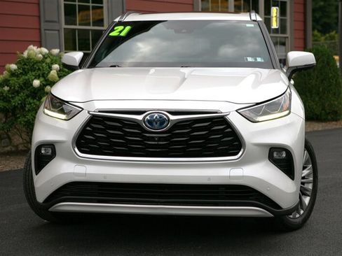 Used 2021 Toyota Highlander Platinum AWD/4WD image 2