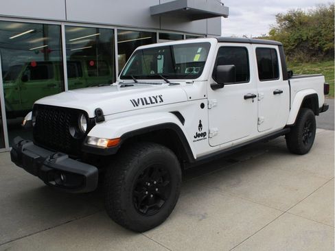 Certified 2021 Jeep Gladiator Willys image 6