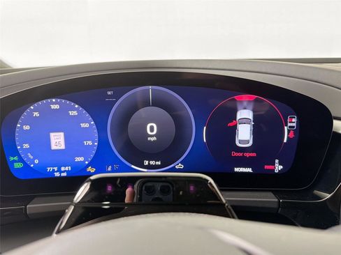 Certified 2026 Porsche Macan Electric RWD image 19