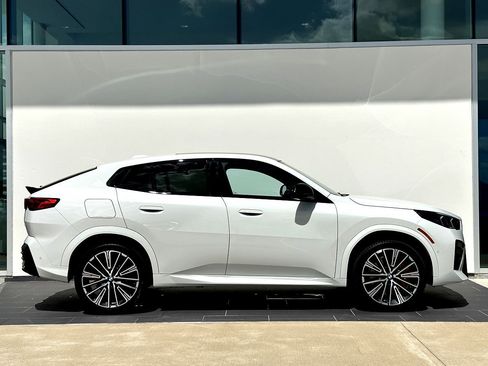 New 2026 BMW X2 xDrive28i w/ M Sport Package AWD/4WD image 3
