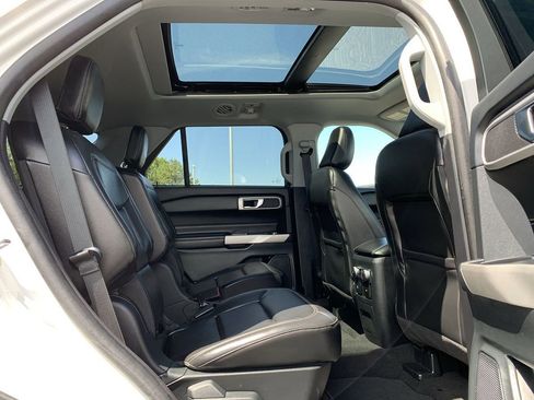 Used 2022 Ford Explorer XLT w/ Equipment Group 202A image 31