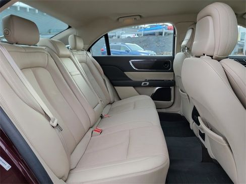 Used 2020 Lincoln Continental w/ Premium Package image 23