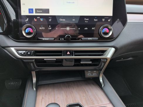 Used 2023 Lexus RX 350 w/ Accessory Package (2T) AWD/4WD image 18