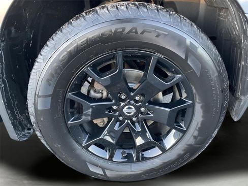 Used 2020 Nissan Frontier SV w/ Midnight Edition Floor Mats image 9