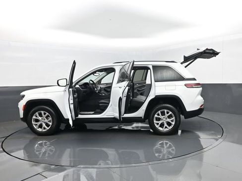 Used 2022 Jeep Grand Cherokee Limited AWD/4WD image 32