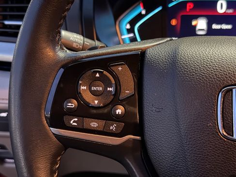 Used 2023 Honda Odyssey Touring image 18