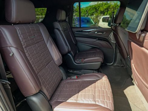 Used 2024 Cadillac Escalade ESV Premium Luxury Platinum AWD/4WD image 35