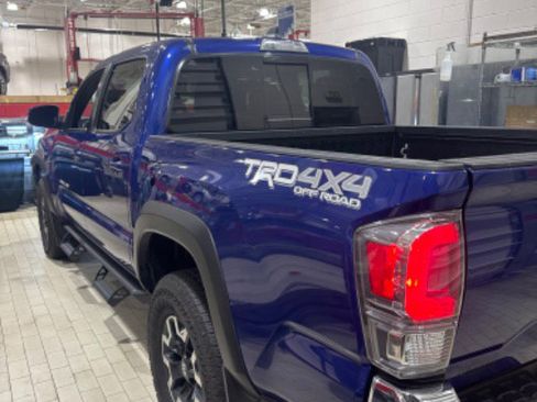 Used 2022 Toyota Tacoma TRD Off-Road image 9