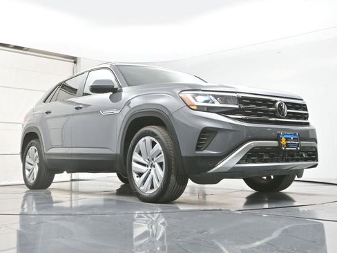 Used 2022 Volkswagen Atlas Cross Sport SE image 32