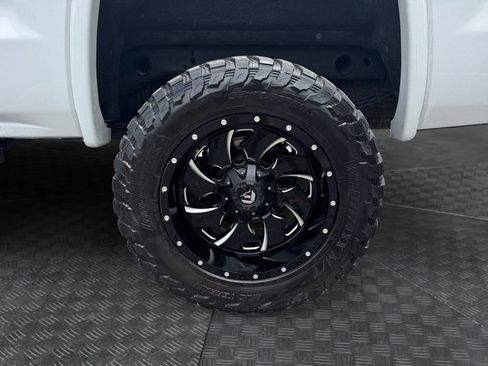 Used 2018 GMC Sierra 1500 SLE w/ Suspension Package, Off-Road AWD/4WD image 17