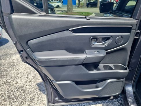 Used 2025 Honda Pilot EX-L image 15
