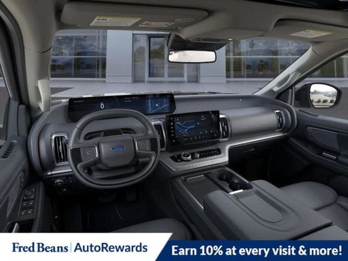 New 2025 Ford Expedition Max Platinum w/ Driver's Package image 9