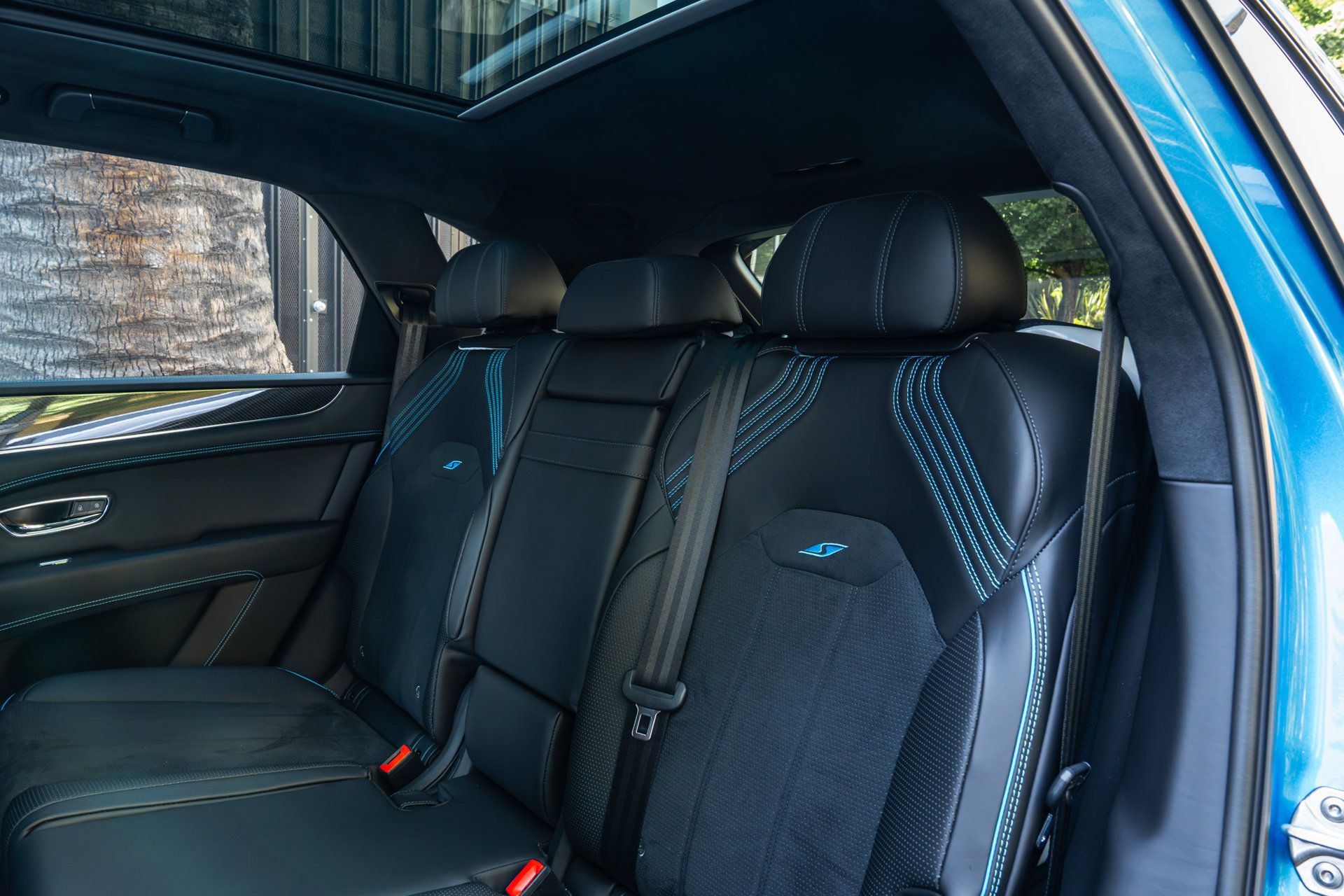 Used 2023 Bentley Bentayga AWD/4WD image 35