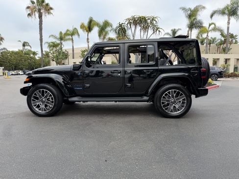 Used 2022 Jeep Wrangler Unlimited Sahara AWD/4WD image 3