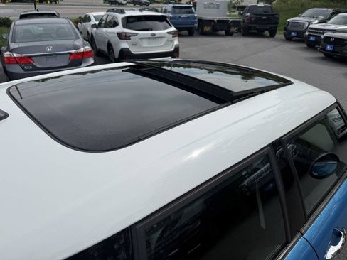 Used 2016 MINI Cooper 4-Door Hardtop FWD image 11