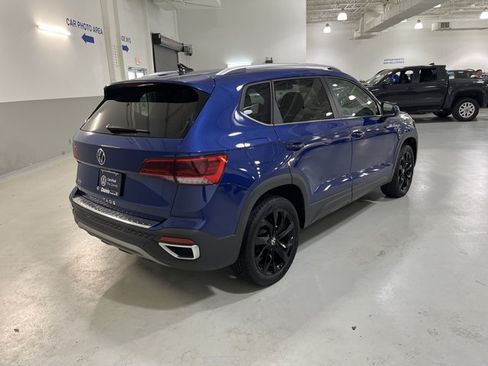 Certified 2023 Volkswagen Taos SE w/ Panoramic Sunroof Package FWD image 9