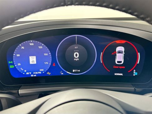 Certified 2025 Porsche Macan Electric image 19