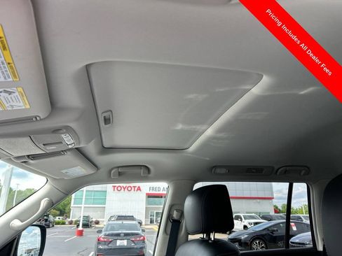 Used 2023 Nissan Armada Platinum w/ Captain's Chairs Package RWD image 5