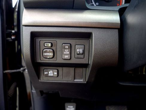 Used 2014 Toyota Tundra SR5 w/ SR5 Upgrade Package AWD/4WD image 19