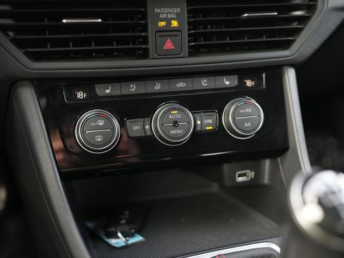 Used 2019 Volkswagen Jetta GLI Autobahn image 16