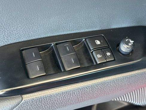 Used 2025 Toyota Camry SE FWD image 18