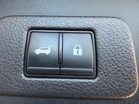 Used 2022 Nissan Armada SL w/ Captain's Chairs Package AWD/4WD image 42