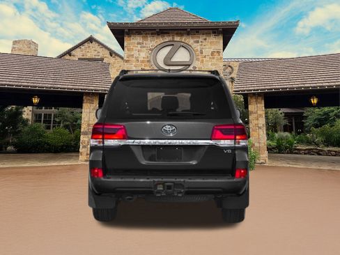 Used 2019 Toyota Land Cruiser image 5