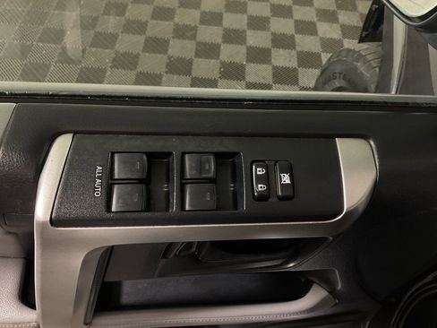 Used 2011 Toyota 4Runner SR5 w/ Convenience Pkg image 16