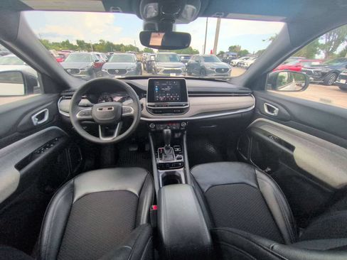 Used 2025 Jeep Compass Latitude w/ Sun & Sound Group AWD/4WD image 25