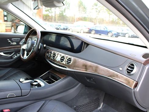 Used 2018 Mercedes-Benz S 560 Sedan image 17