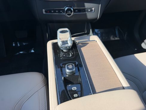Certified 2026 Volvo XC90 B6 Plus AWD/4WD image 17