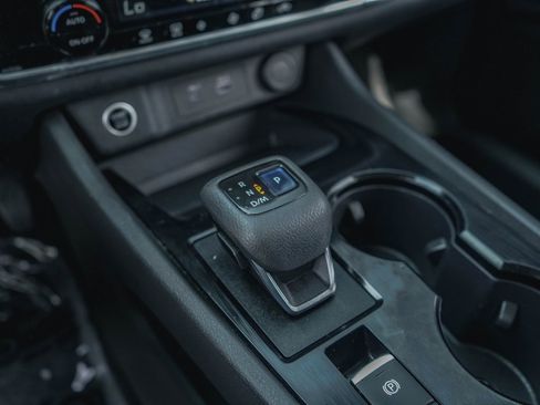 Used 2021 Nissan Rogue SV image 24