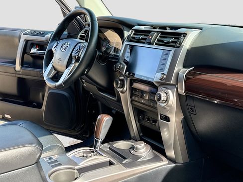 Used 2022 Toyota 4Runner Limited AWD/4WD image 5